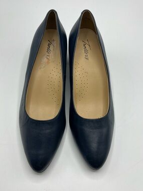 Trotters Dark Blue Leather Pointed Toe Flats